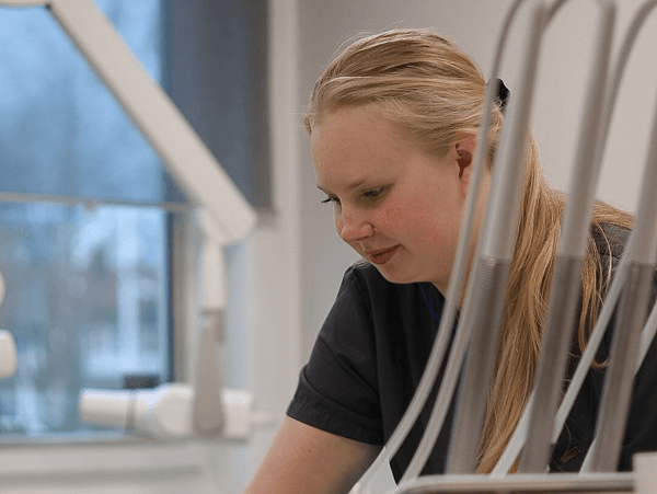 Tandhygienist undersöker - Tandhälsovården i Gävle